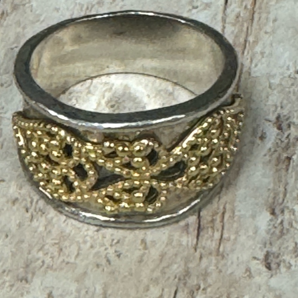 PZ ISRAEL Flower Pebbled Hammered Ring